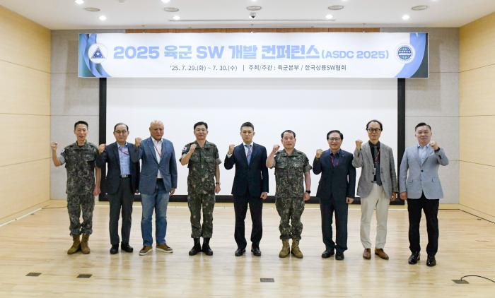 김원태 교수, 2025년 육군 SW 개발 컨퍼런스에서 "AI 대전환 시대의 디지털 트윈 기반 국방무기체계 SW 개발 전략" 주제로 발표를 진행